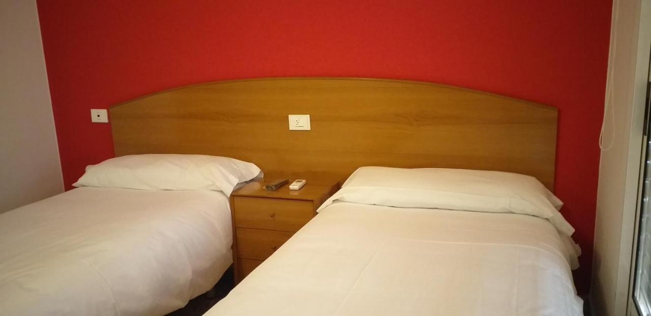 Hostal Meson De Paco 卡利涅那 外观 照片